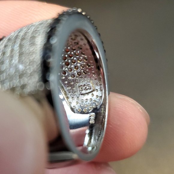 Size 8 925 Sterling Silver Pavement Cubic Zirconia With Black Onyx Gems Ring - Picture 5 of 8